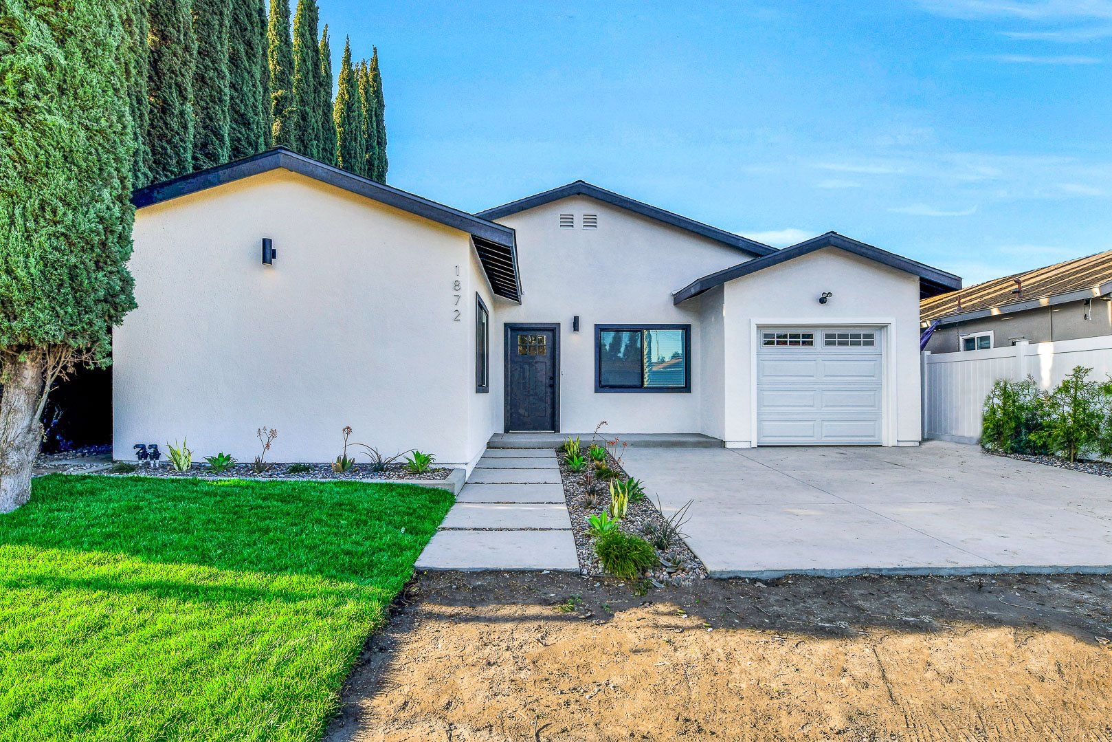 Jan Marie exterior image