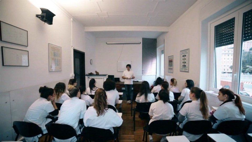 Docente e studenti di estetica