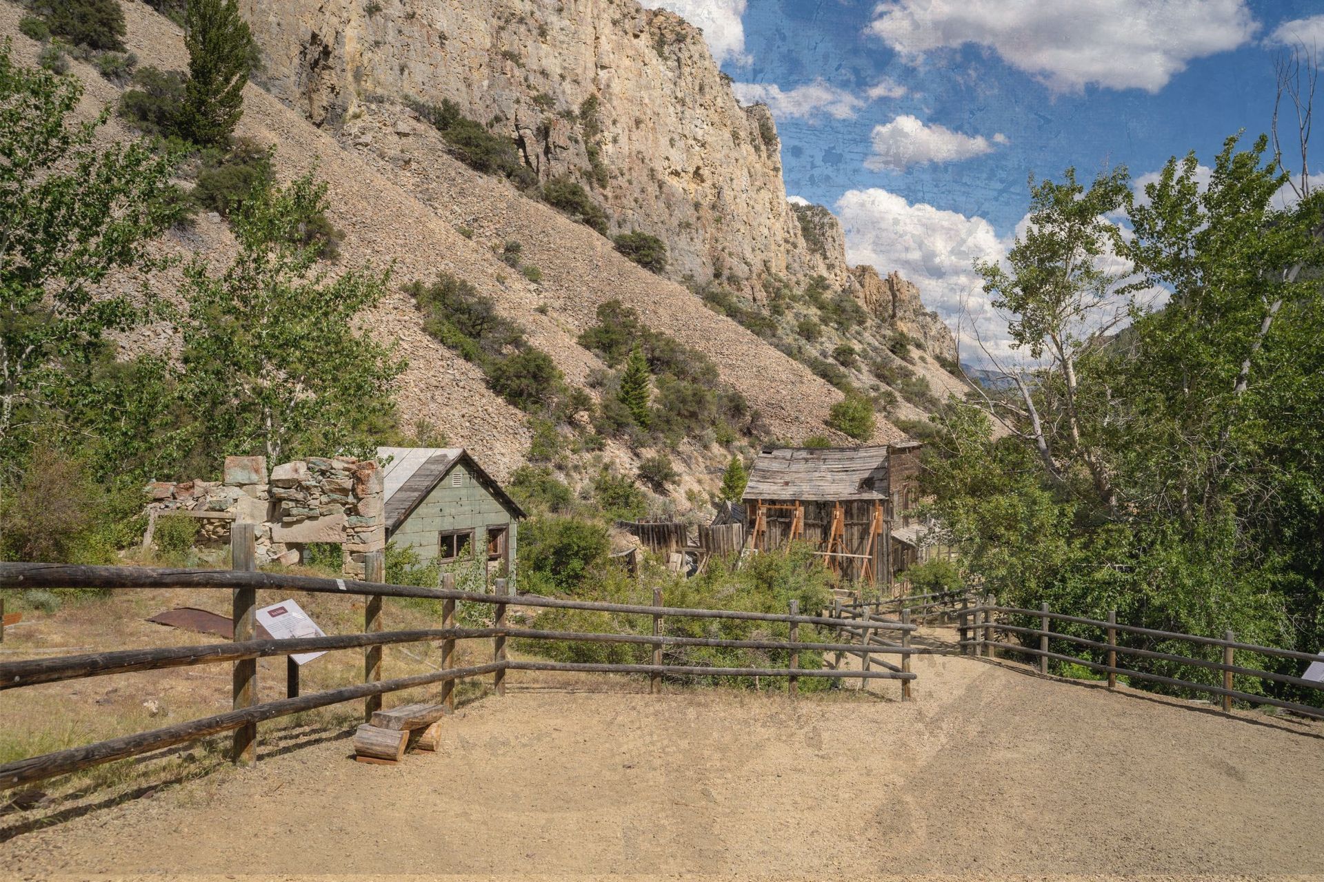 empty wood houses, wood fence, desert mountain
