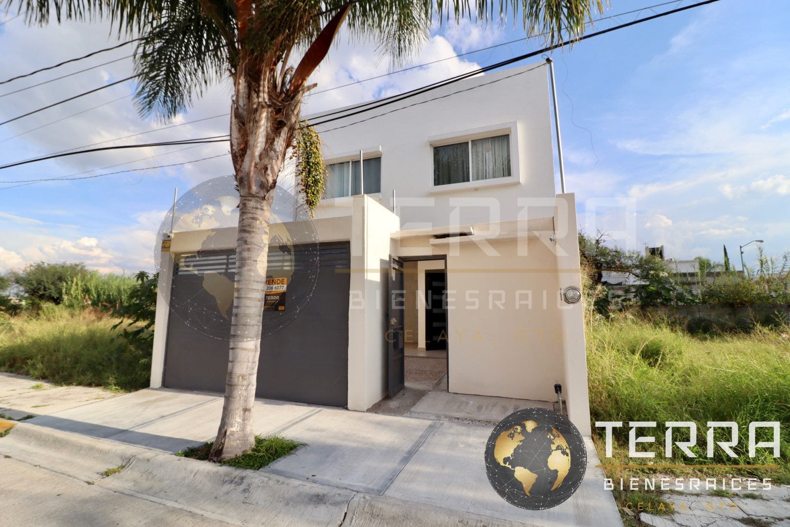 VENTA Casa en Quinta Bugambilias Zona de Corredor Industrial a Irapuato Privada atrás dela de cruz roja y la Volkswagen