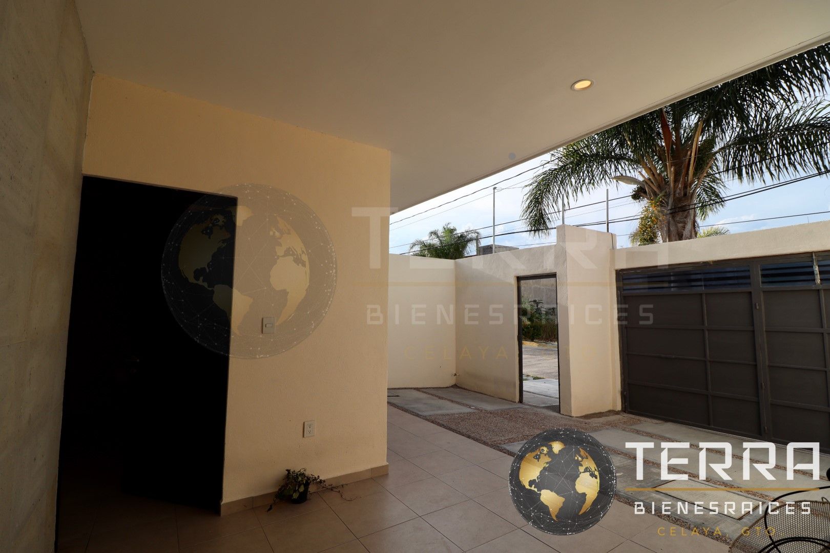VENTA Casa en Quinta Bugambilias Zona de Corredor Industrial a Irapuato Privada atrás dela de cruz roja y la Volkswagen