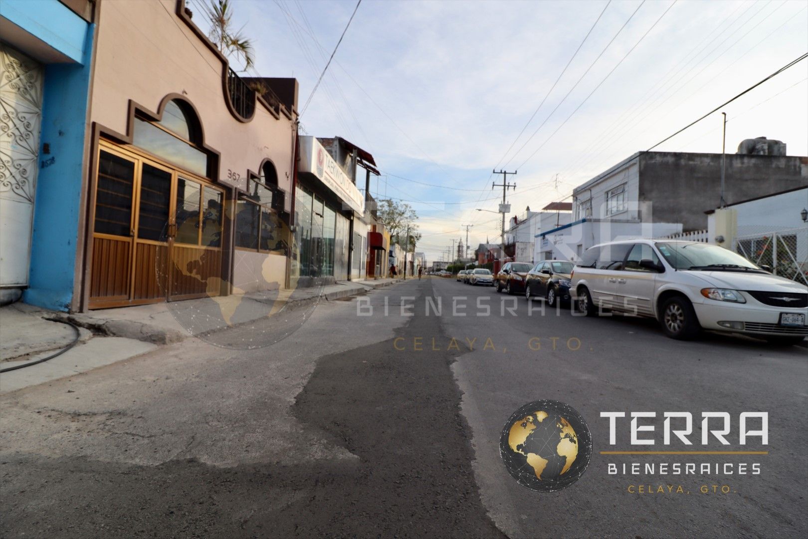 VENTA Casa en La Alameda Muy céntrica en calle Álvaro Obregón frente a la pastelería Las Días Barriga, Celaya Gto.