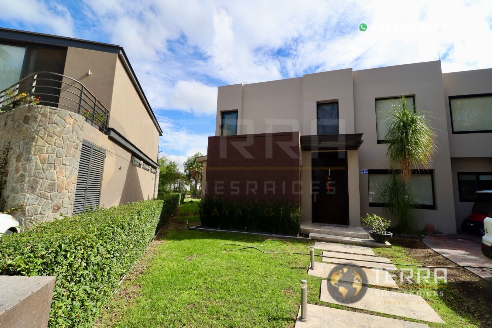 CASA AMUEBLADA EN RENTA con acabados de lujo, totalmente equipada, con extensos jardines en  Balvanera Golf& Polo Country Club en Queretaro.