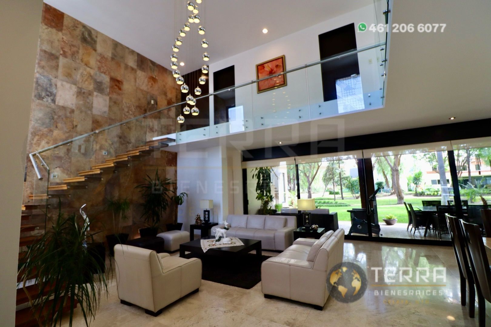 CASA AMUEBLADA EN RENTA con acabados de lujo, totalmente equipada, con extensos jardines en  Balvanera Golf& Polo Country Club en Queretaro.