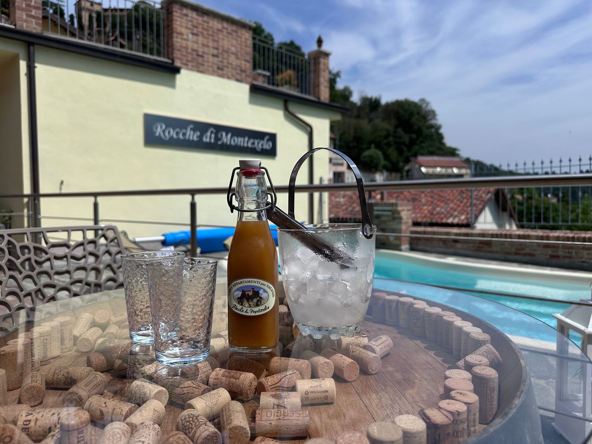 Succo di frutta in piscina green a Rocche di Montexelo