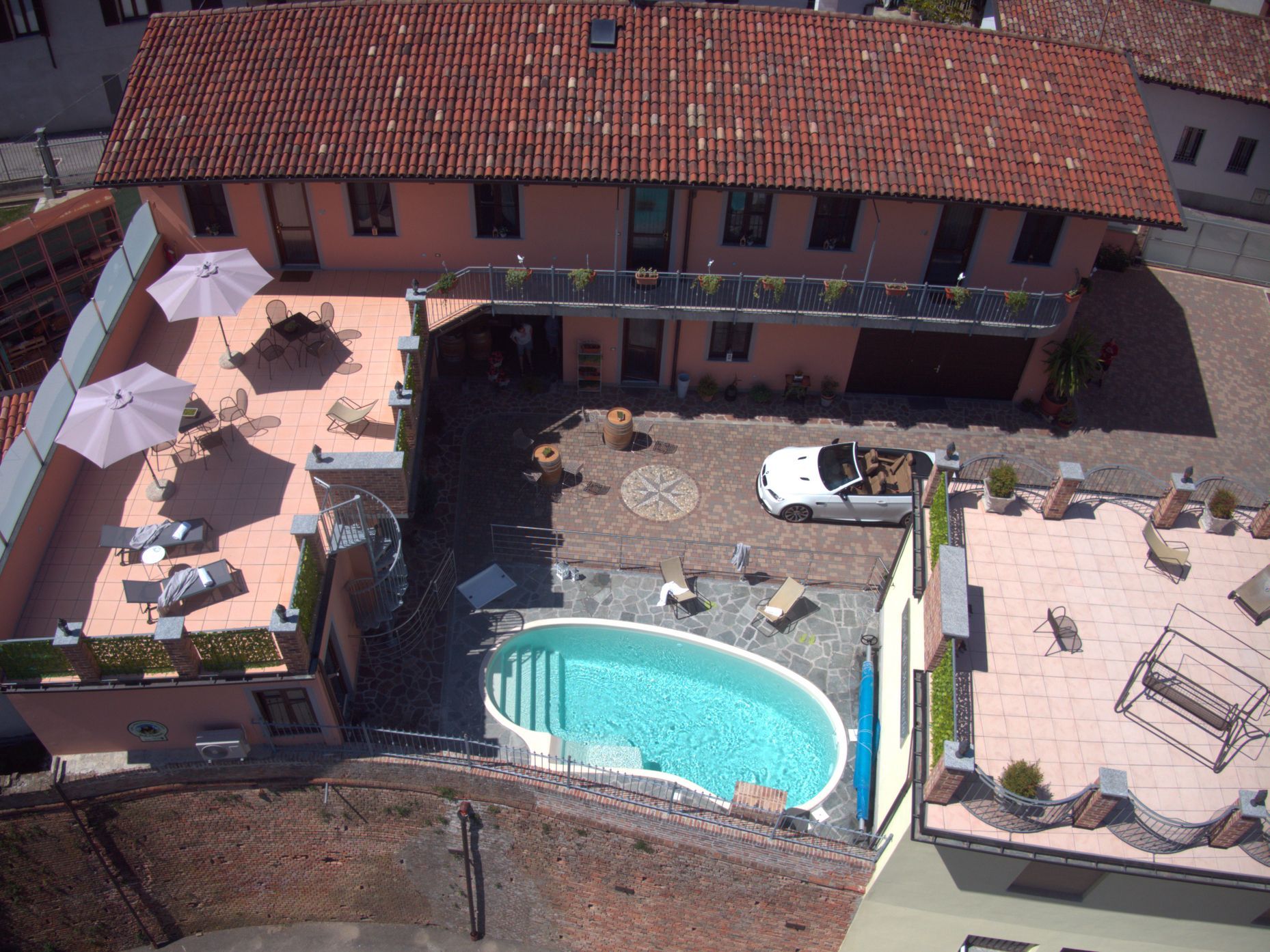 Vista dall’alto della Piscina Green a Rocche di Montexelo