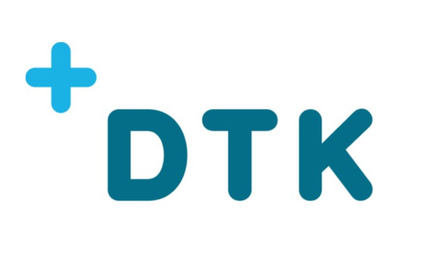 Tanda plus biru dan teks 