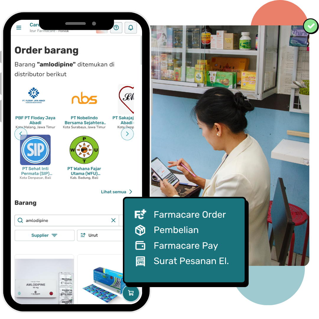 Seorang wanita di apotek menggunakan aplikasi telepon untuk memesan barang. Aplikasi tersebut mencakup opsi untuk pemesanan, pembelian, pembayaran, dan penelusuran barang.