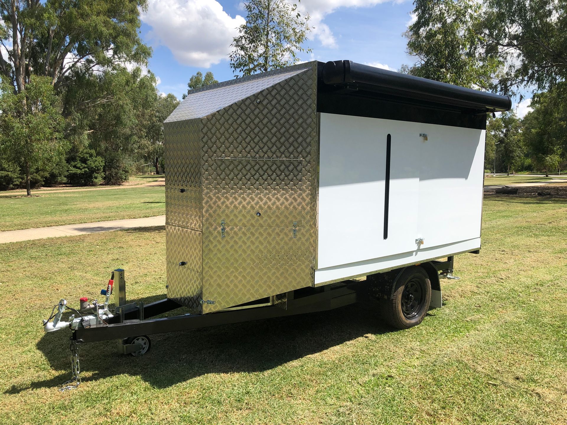Wind reflector side view