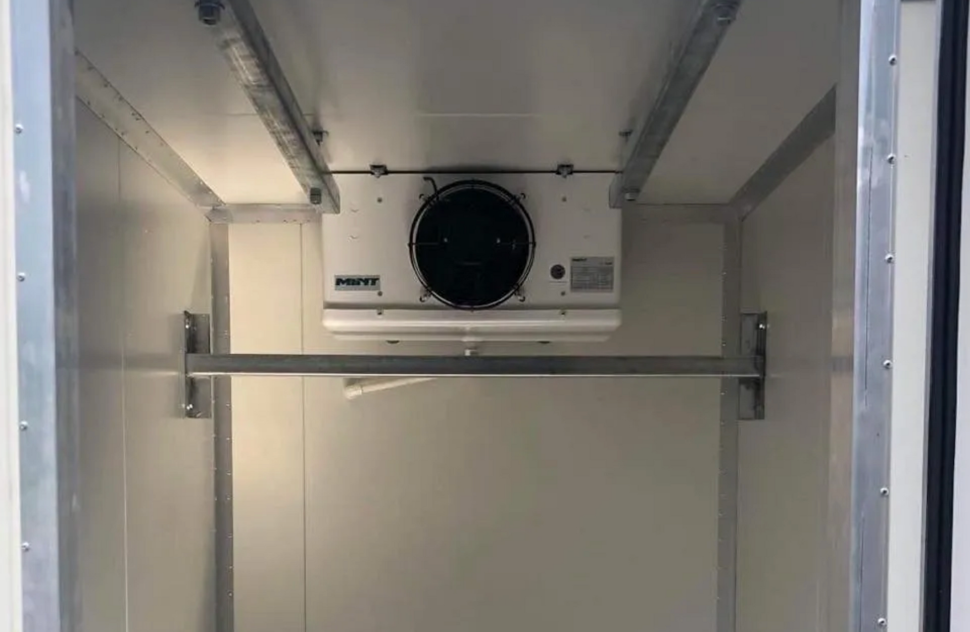 Evaporator and meat rail in portable coolroom
