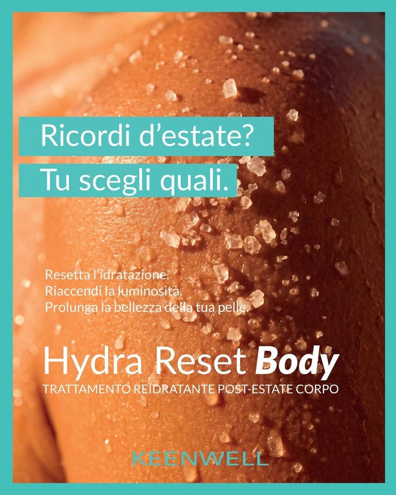 Vari prodotti e scatole per la cura della pelle di colore bianco su uno sfondo verde chiaro.