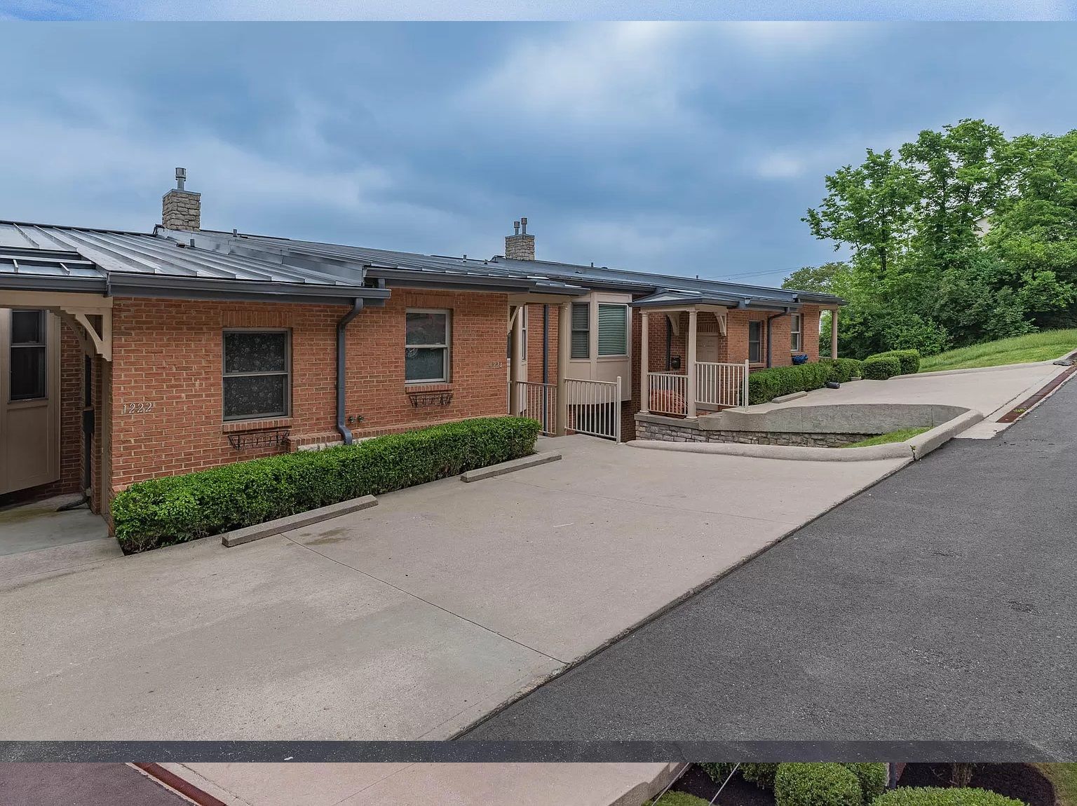 Southgate Townhomes - side Exterior photo