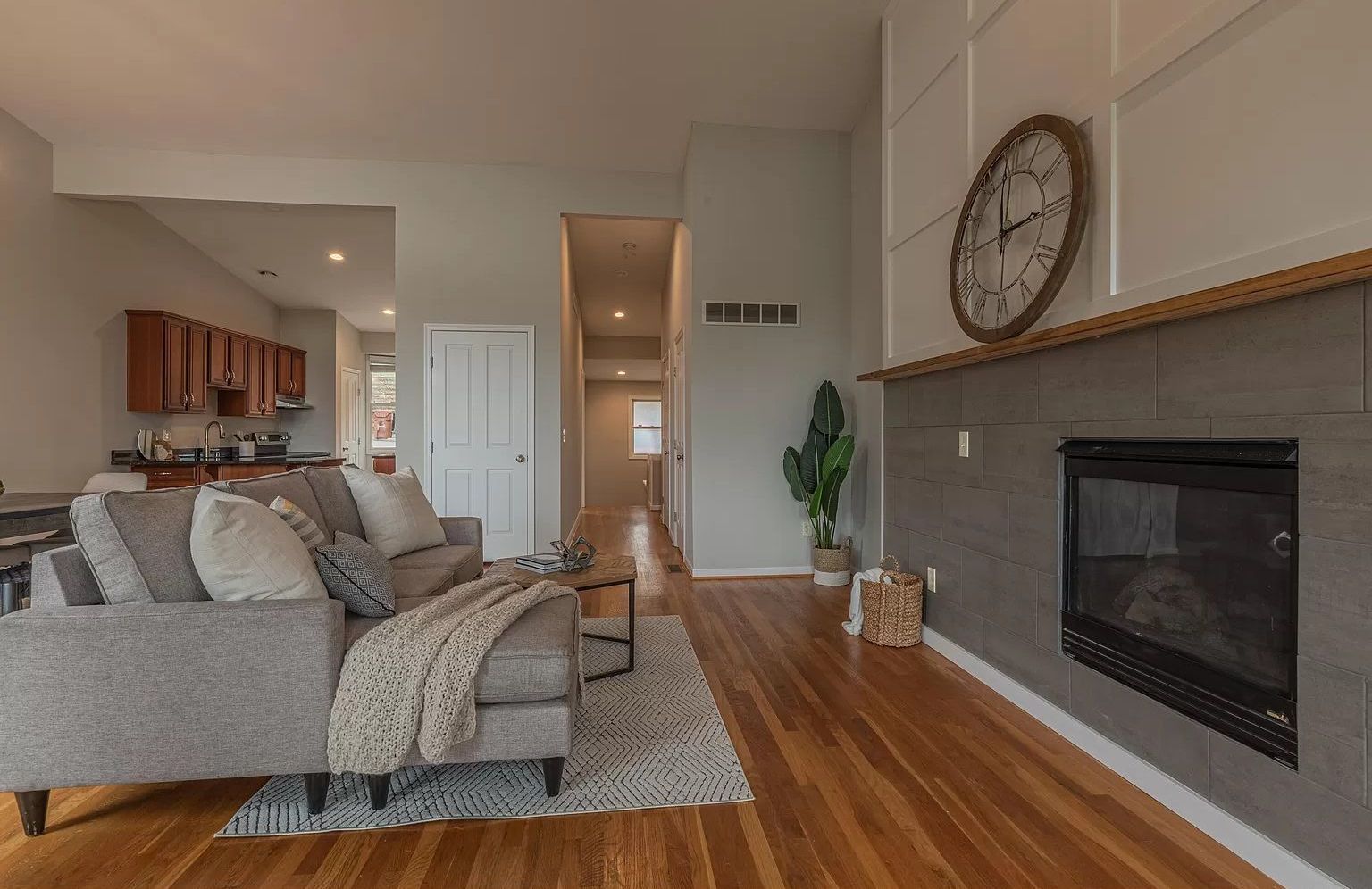 Southgate Townhomes -Living room 02