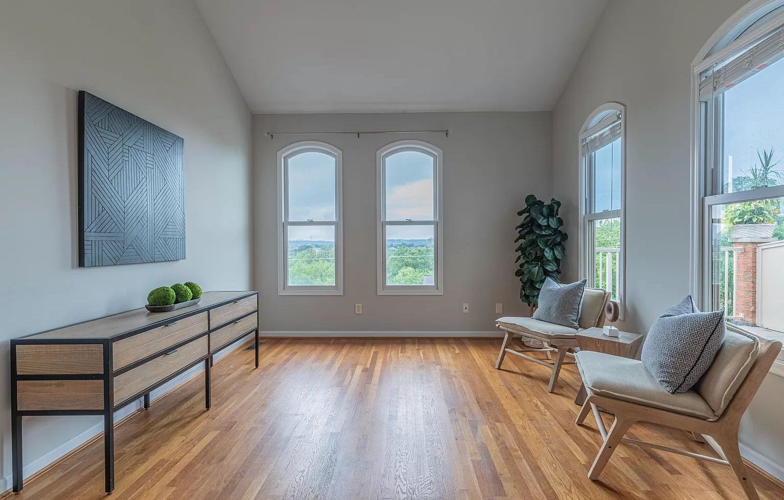 Southgate Townhomes - Living roomwith windows