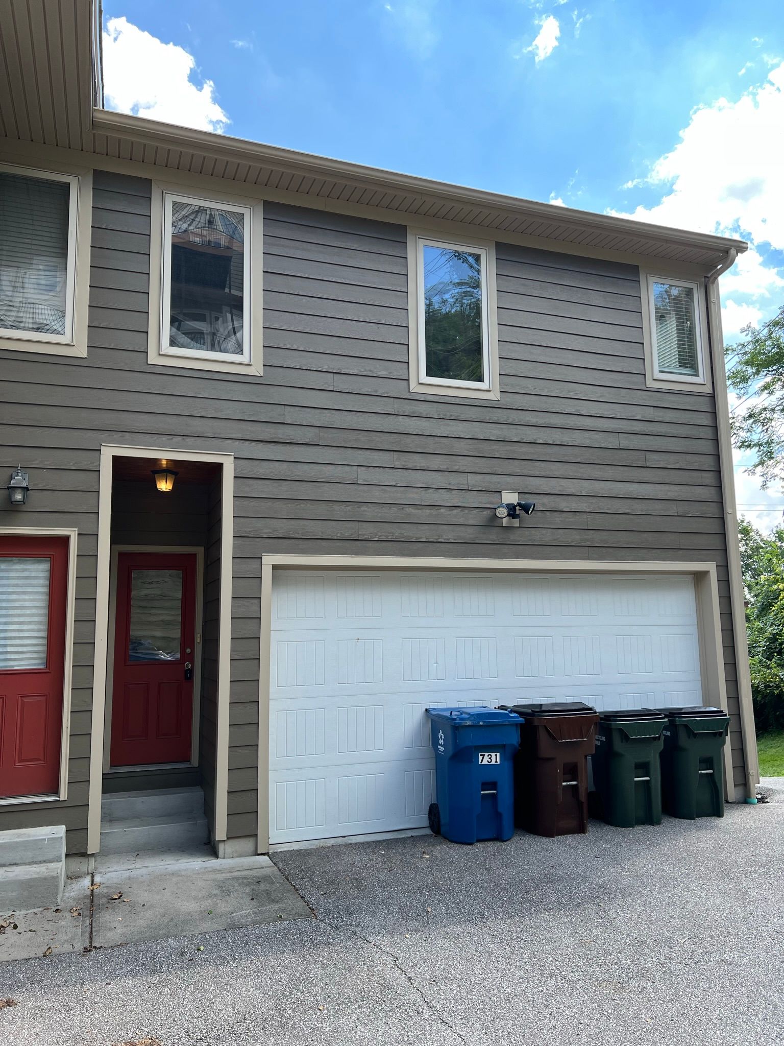 Crescent Avenue Townhomes - Apartment exterior