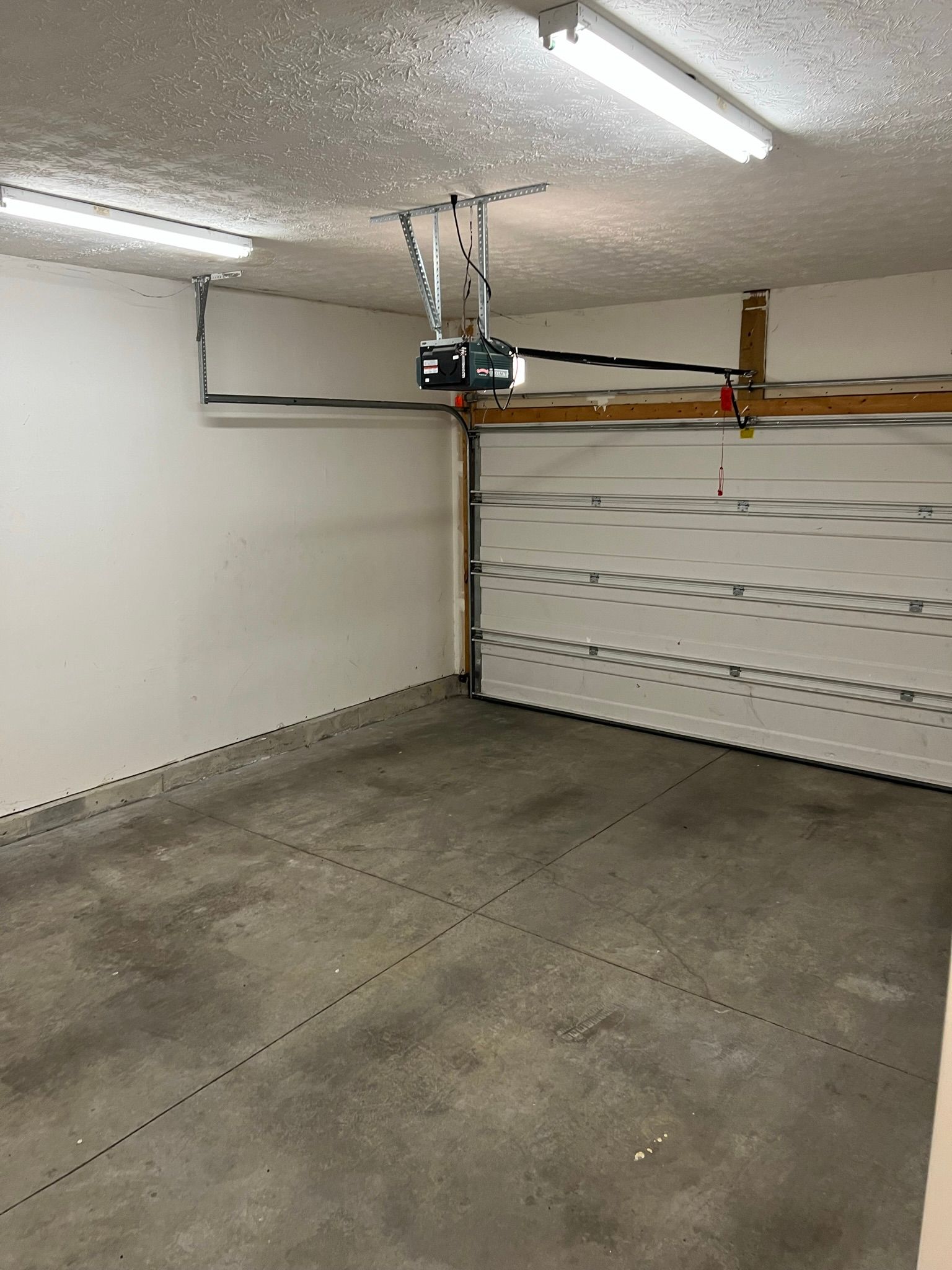 Crescent Avenue Townhomes - Garage