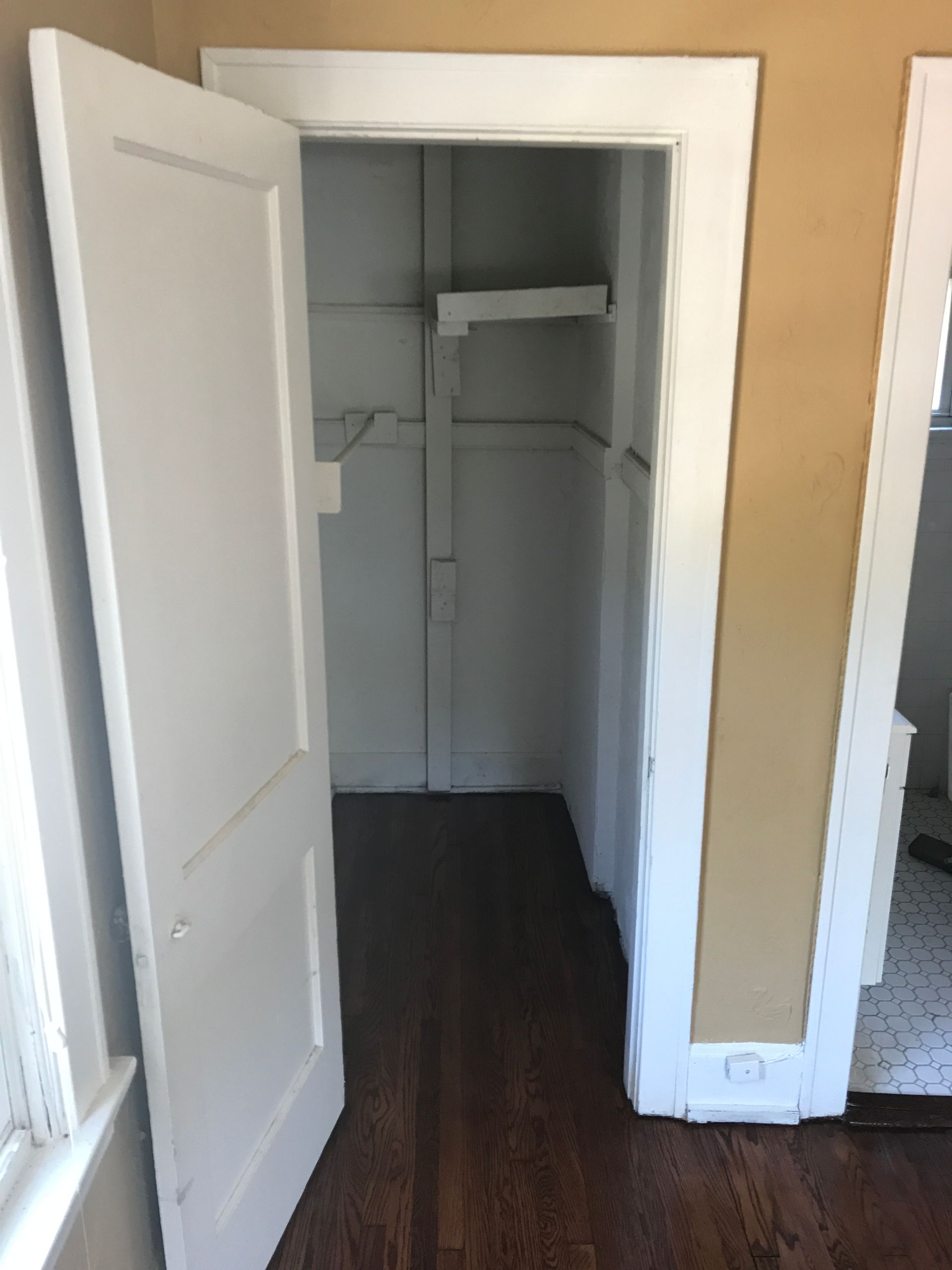 3096 Gilbert Avenue - closet