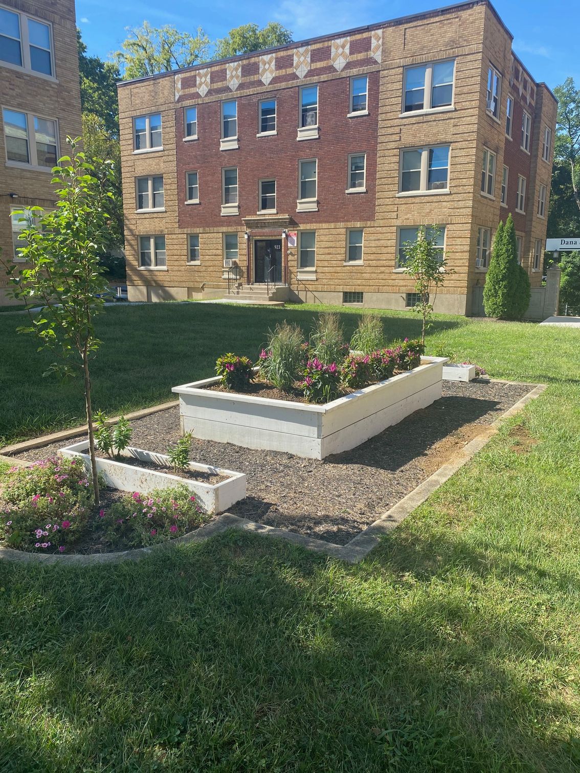 Dana Square Apartments - Building exterior