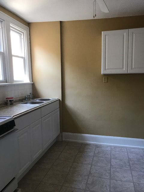 3096 Gilbert Avenue -Kitchen