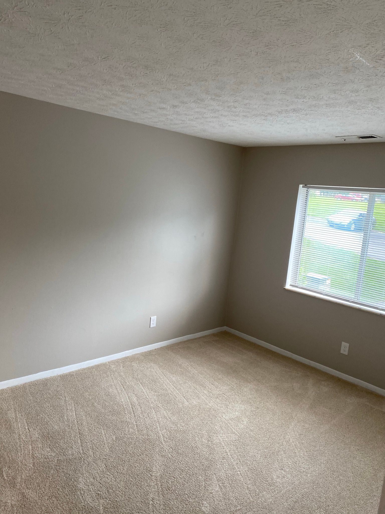 Yearling Court Apartments - bedroom
