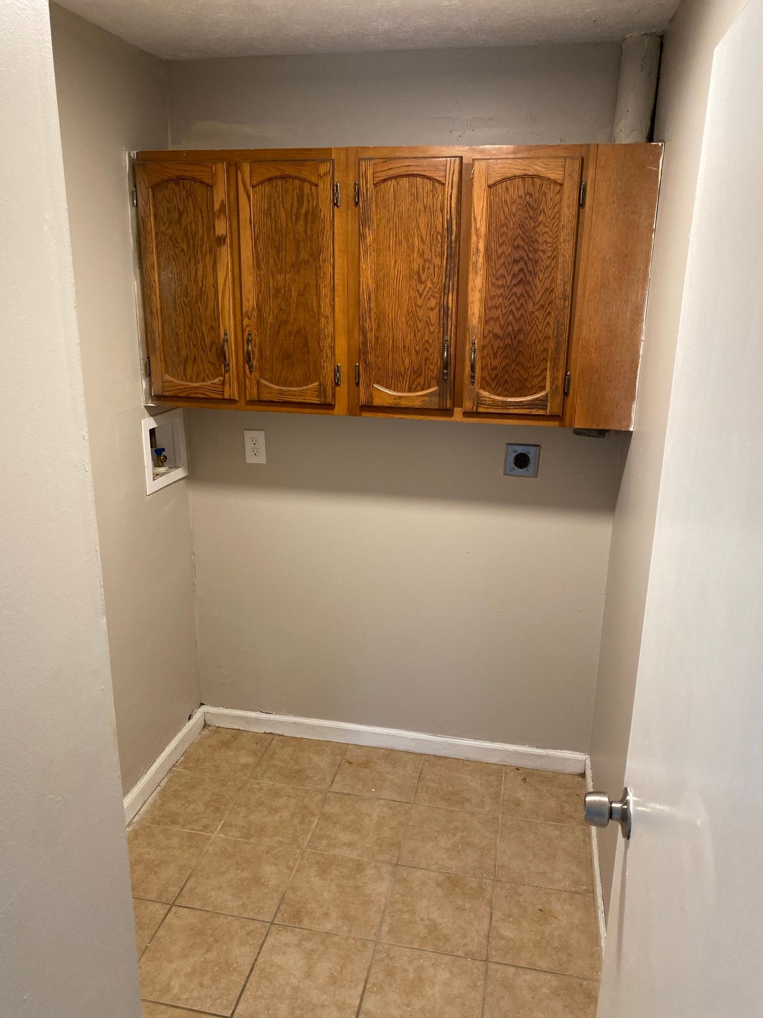 Yearling Court Apartments - laundry hookups