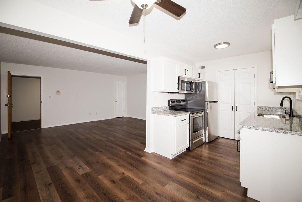 The Incline at Fort Mitchell.- Living room and kitchen with fan