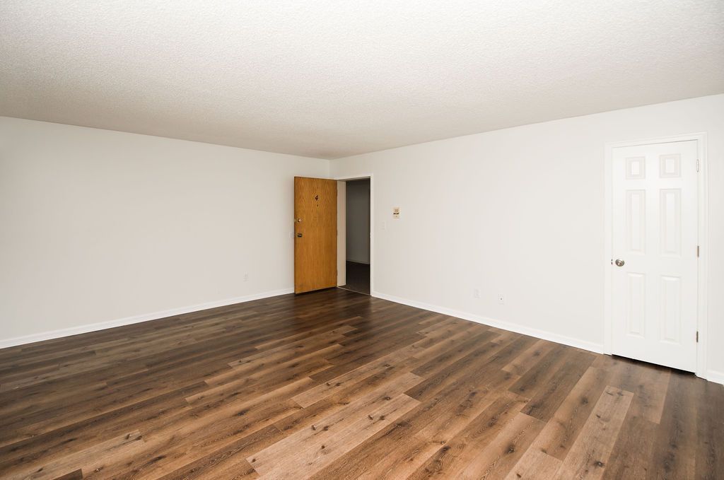 The Incline at Fort Mitchell.-  Bedroom with hardwood floors
