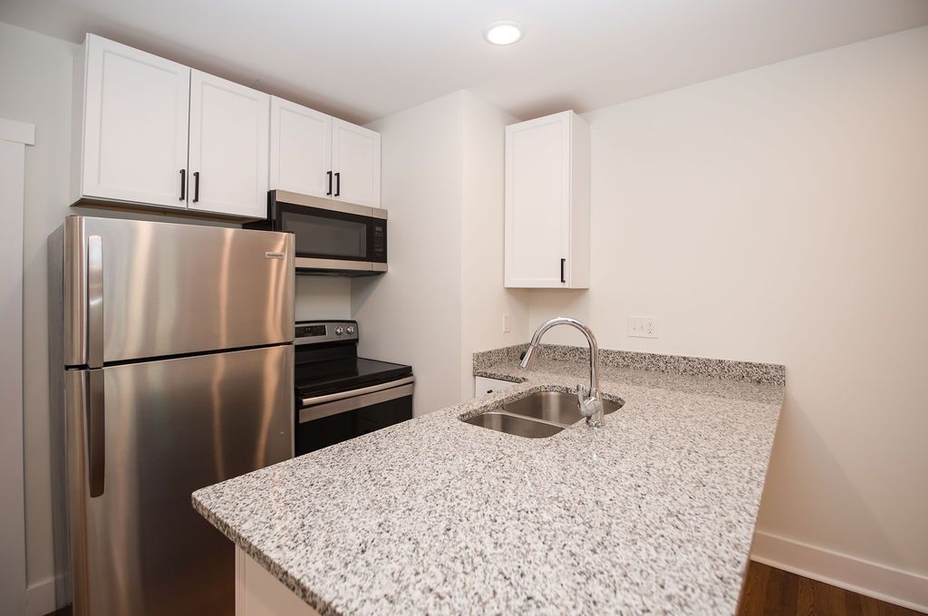 Fort Mitchell Flats - Kitchen with appliances and counter top