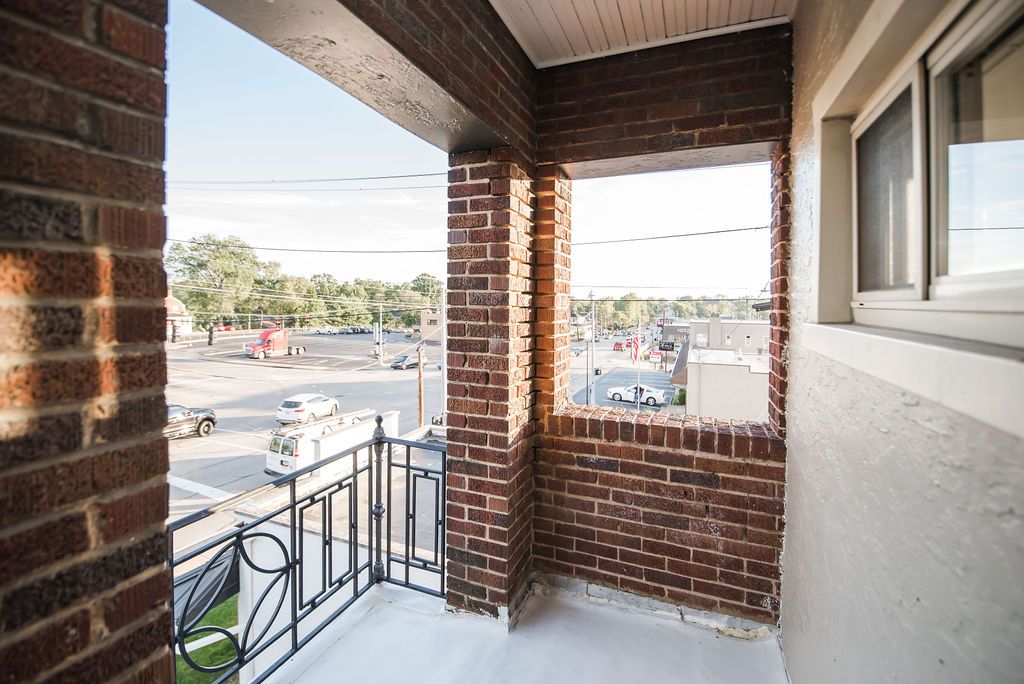 Fort Mitchell Flats - balcony