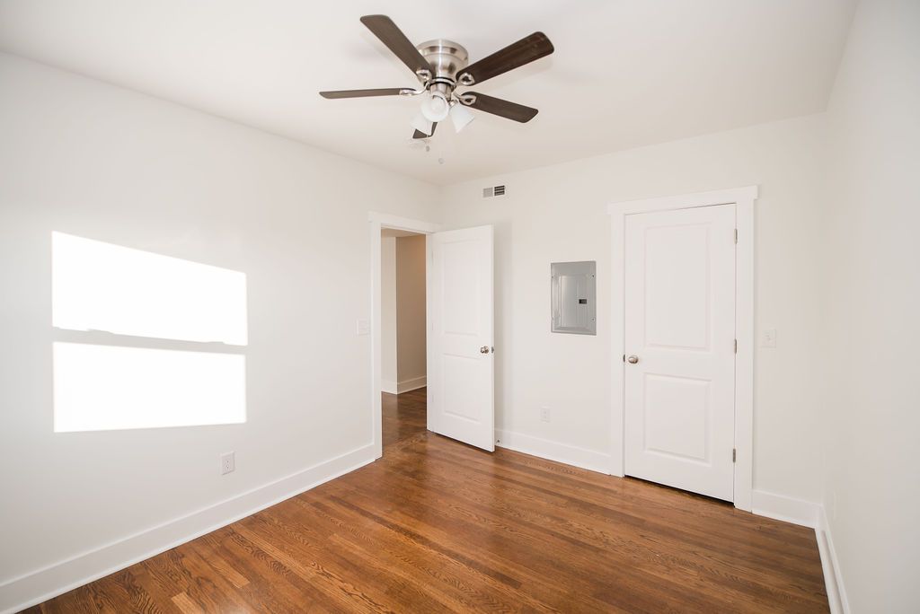 Fort Mitchell Flats - Living room