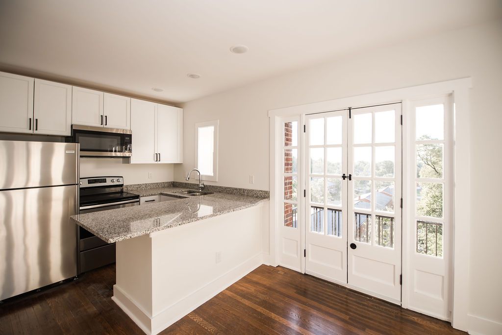 Fort Mitchell Flats - Kitchen with windows