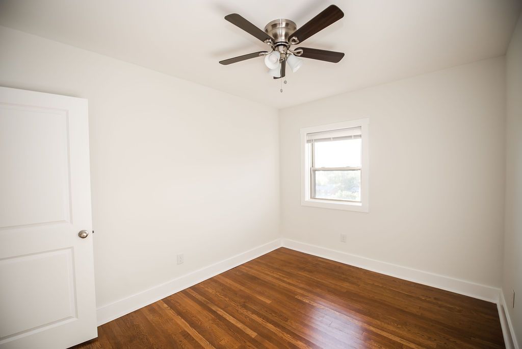 Fort Mitchell Flats - Bedroom with celling fan