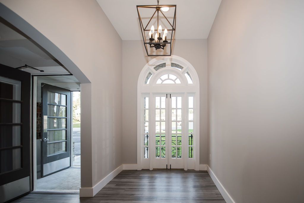Fort Mitchell Flats - hallway