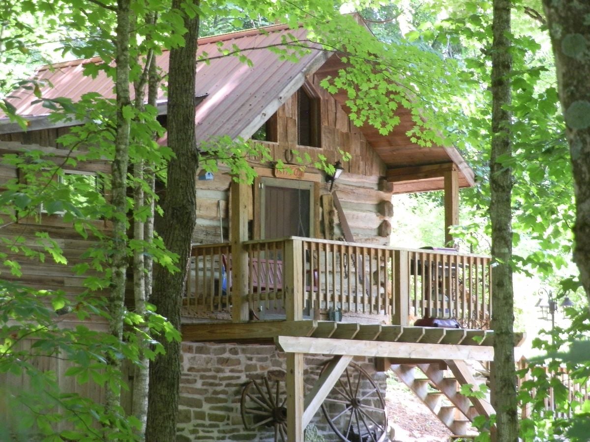 Lodging Marlinton, WV Jerico PreCivil War Log Cabins