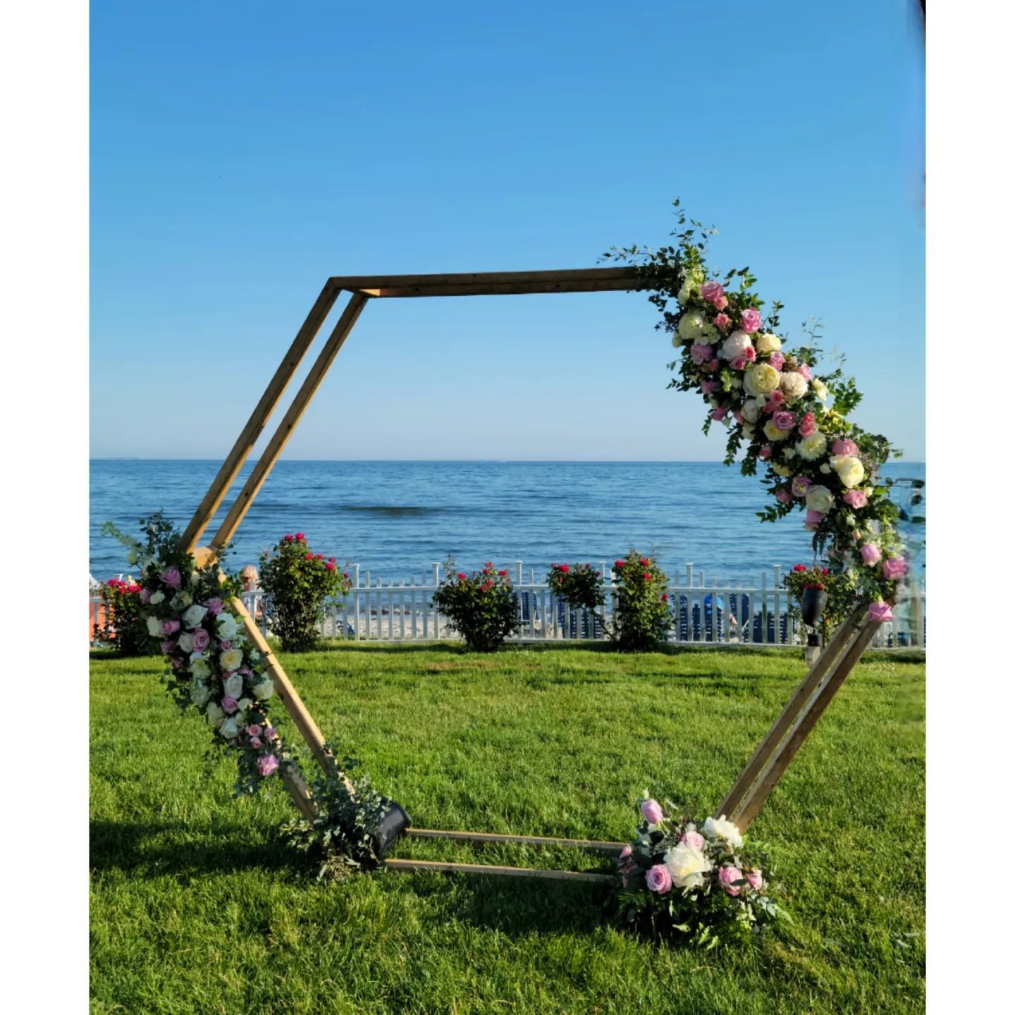 Tulips Floral Design located in Westbrook, CT creates beautiful floral designs for weddings, events and everyday occasions.