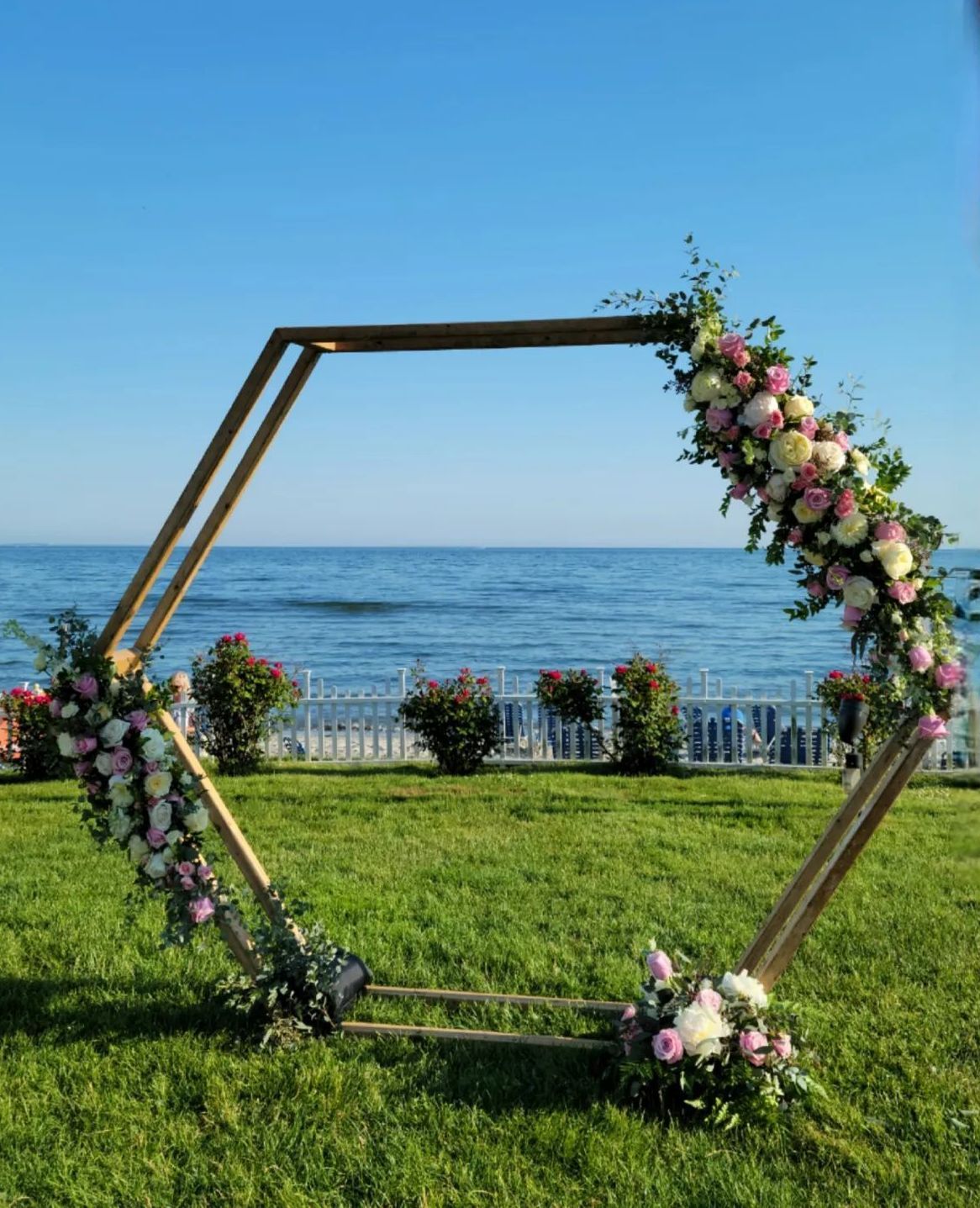 Tulips Floral Design located in Westbrook, CT creates beautiful wedding flower arches.