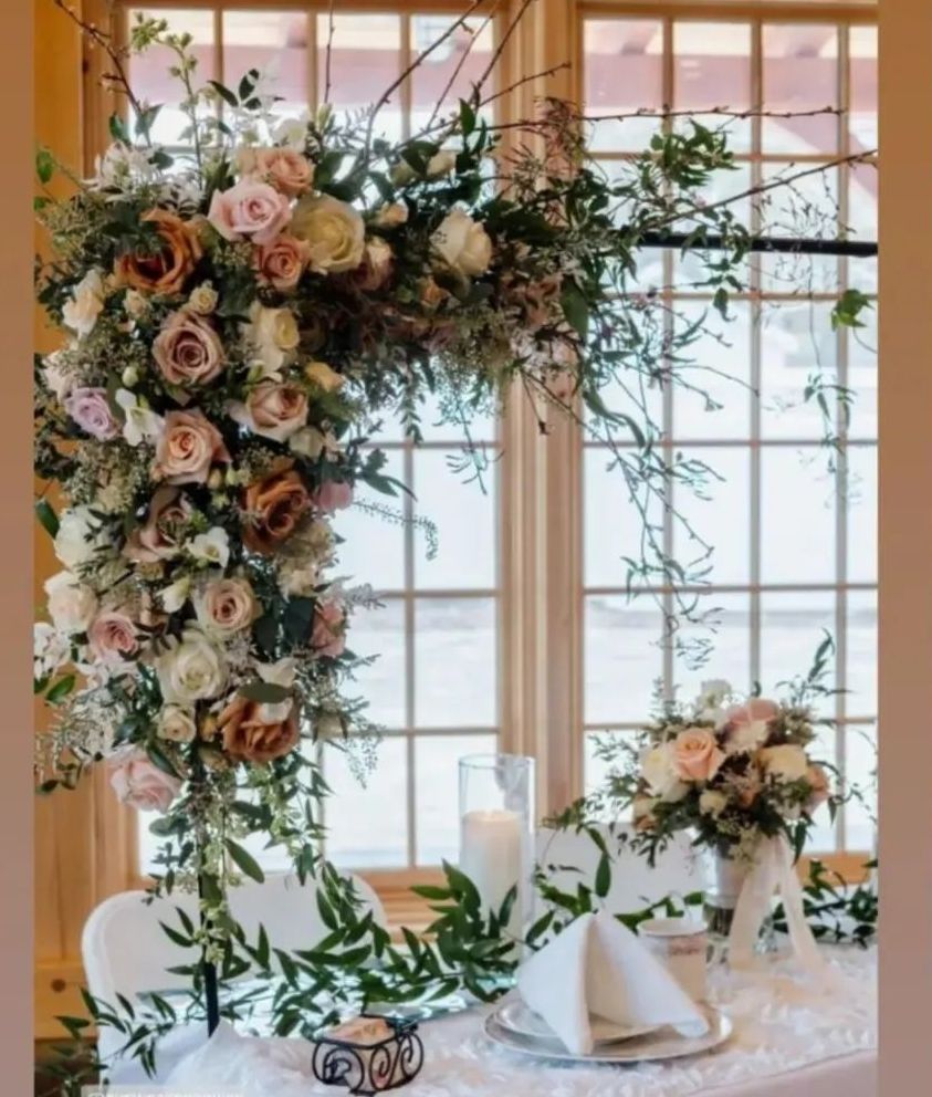 Tulips Floral Design located in Westbrook, CT creates beautiful floral designs for weddings, events and everyday occasions.