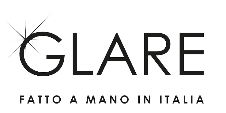 Logo GLARE con una stella scintillante sopra la G e la dicitura «FATTO A MANO IN ITALIA» sotto