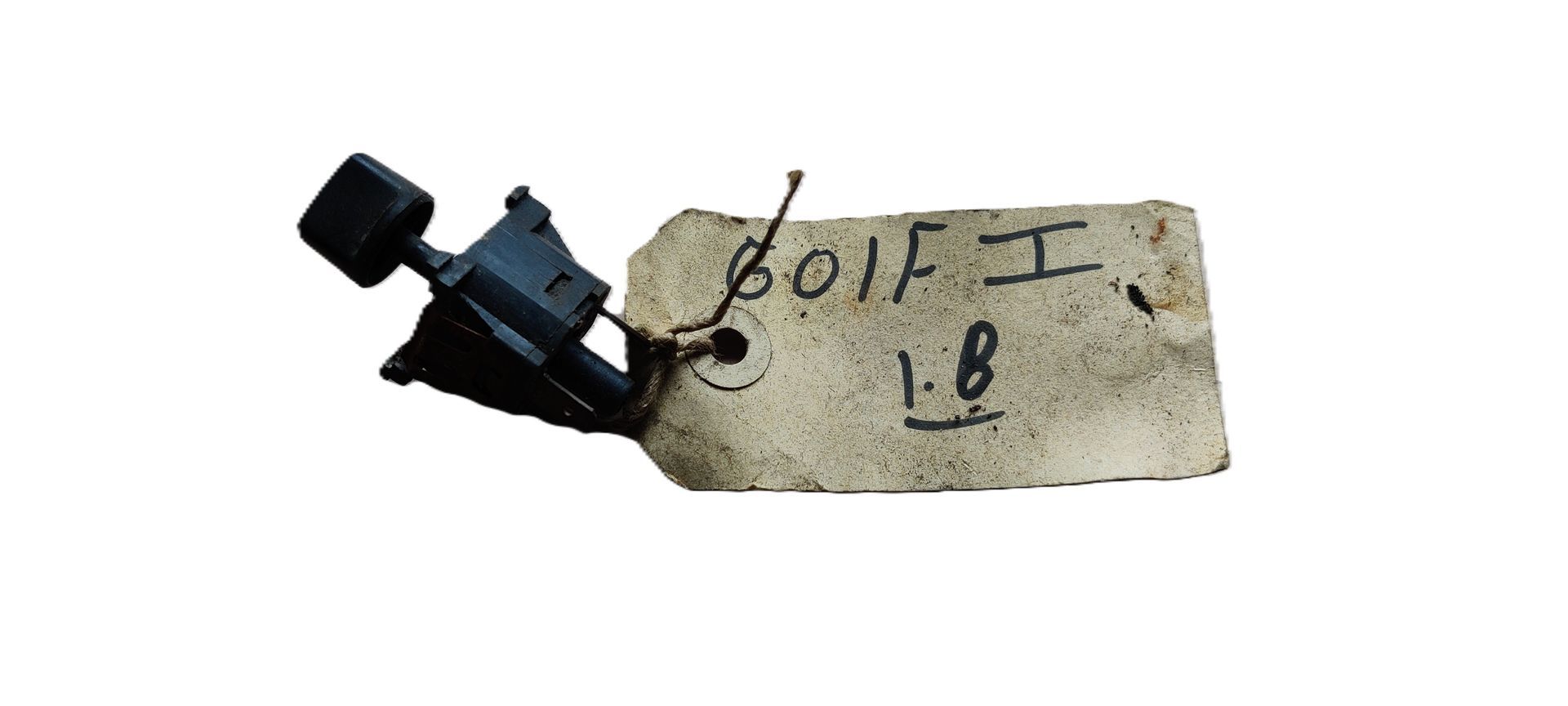 Een zwarte autoschakelaar bevestigd aan een papieren label met de tekst