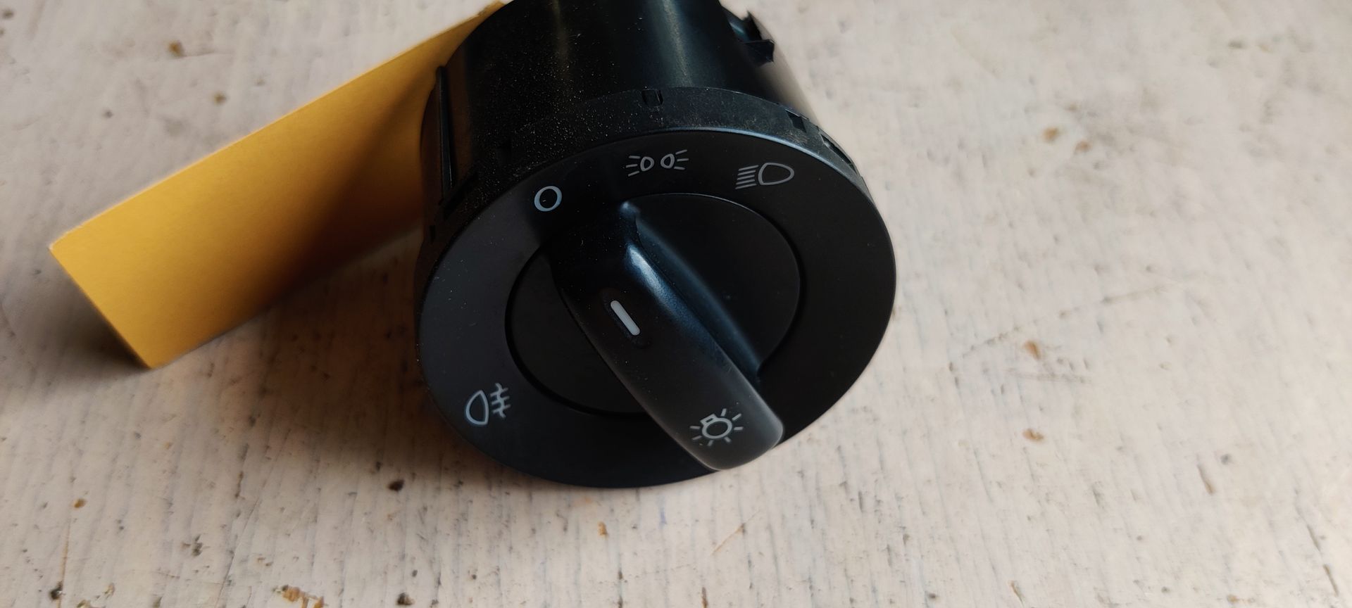 Lichtschakelaars van veel automerken op voorraad in onze webshop. www.stegemancarparts.nl