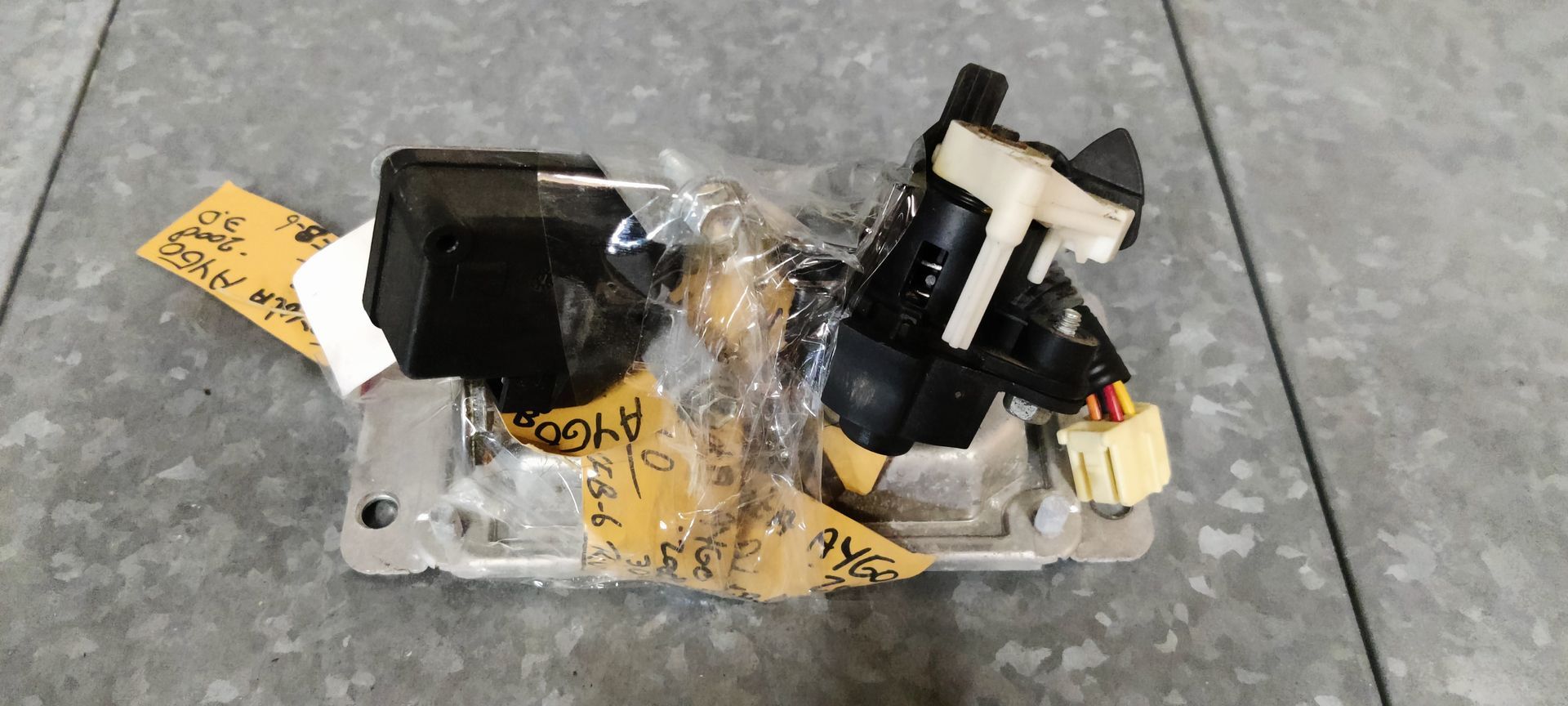 Toyota Aygo contactslot bij stegemancarparts.nl wij hebben nog veel op voorraad.