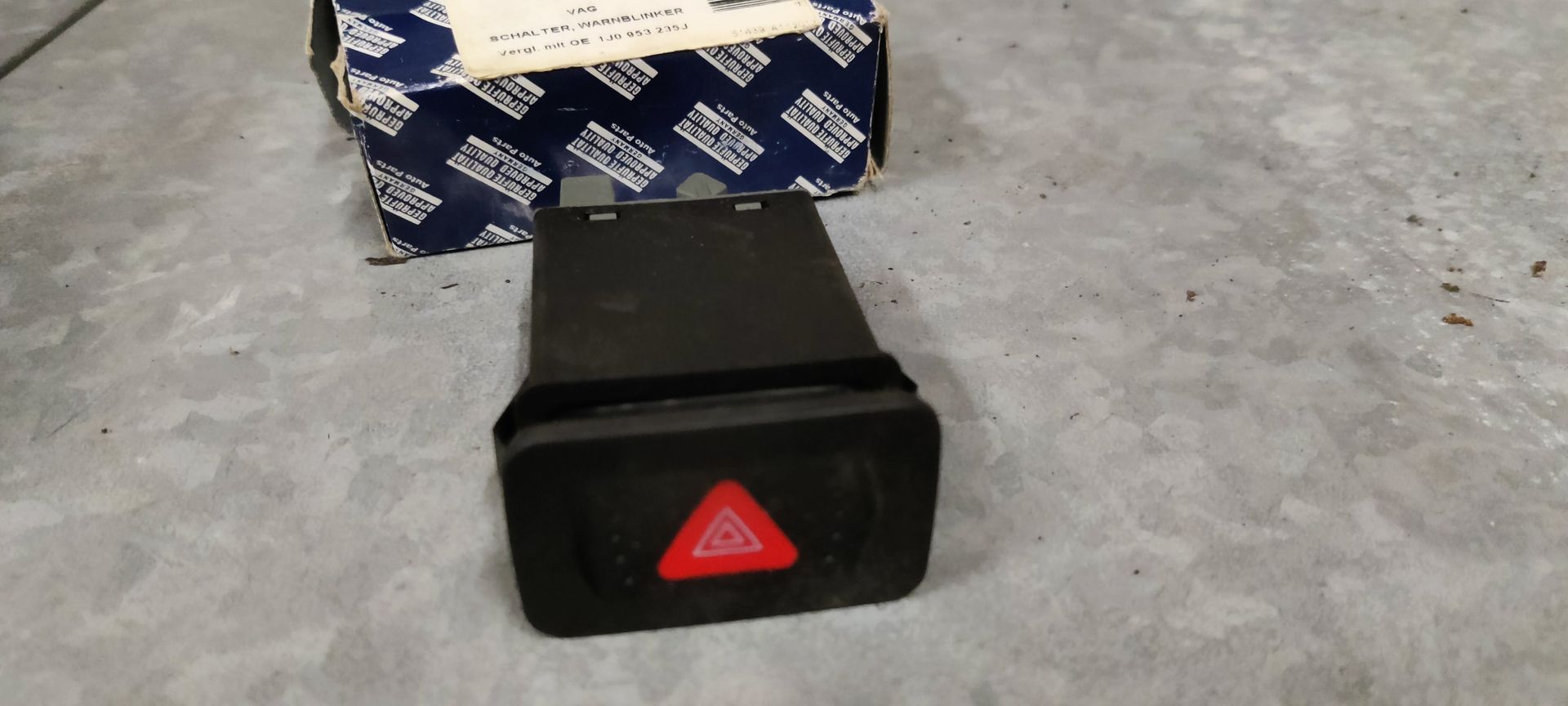 Bora onderdelen nog steeds bij Stegeman Autosloperij Lochem.