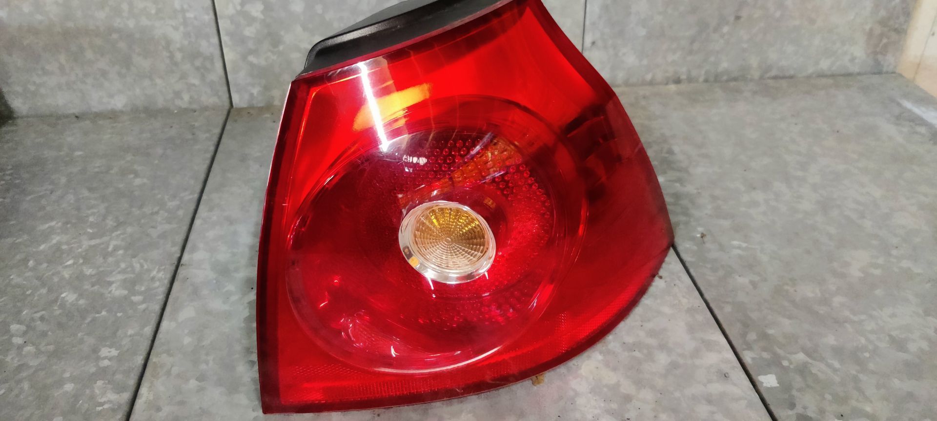 Koplampen, achterlichten en nog veel meer bij Stegeman Autosloperij in Exel bij Lochem.