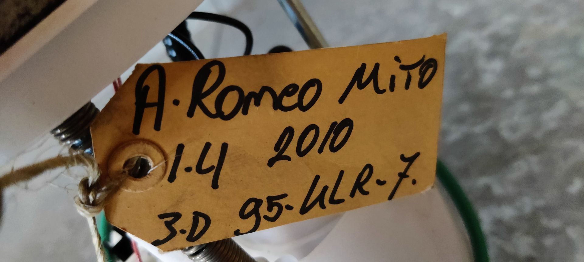 Alfa Romeo MiTo tankvlotter. gebruikte brandstofpompunit
