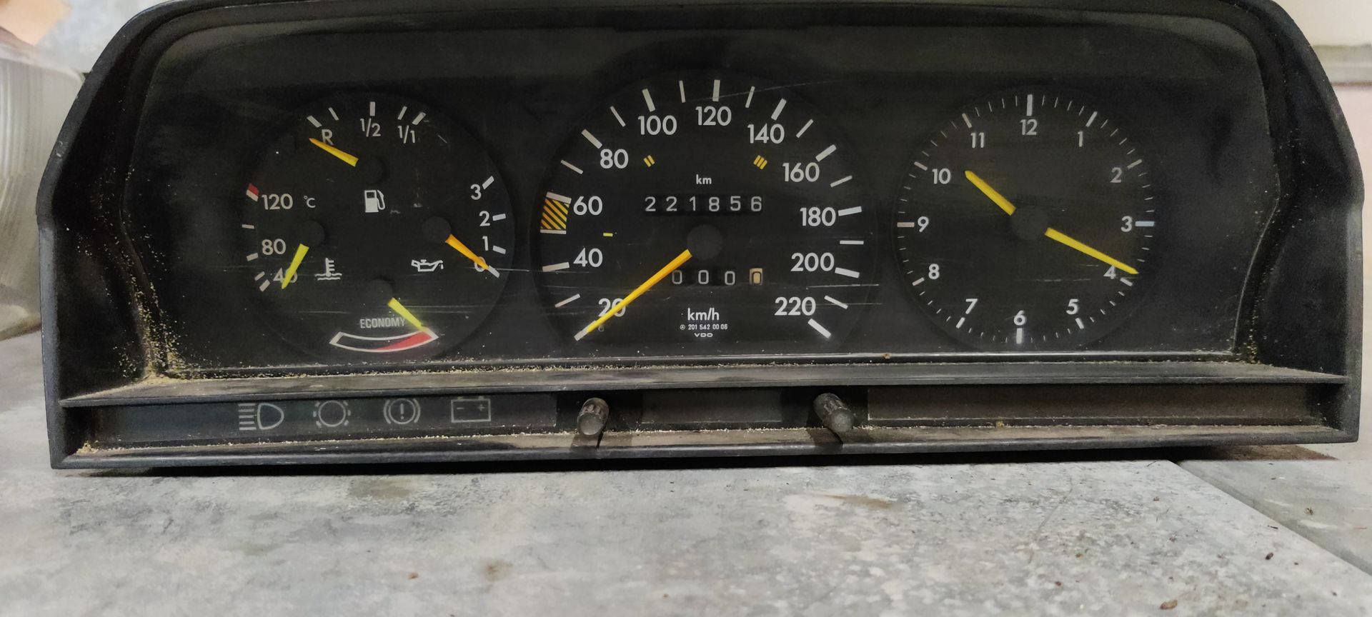 Mercedes 190 bij Stegeman Autosloperij in Exel bij Lochem