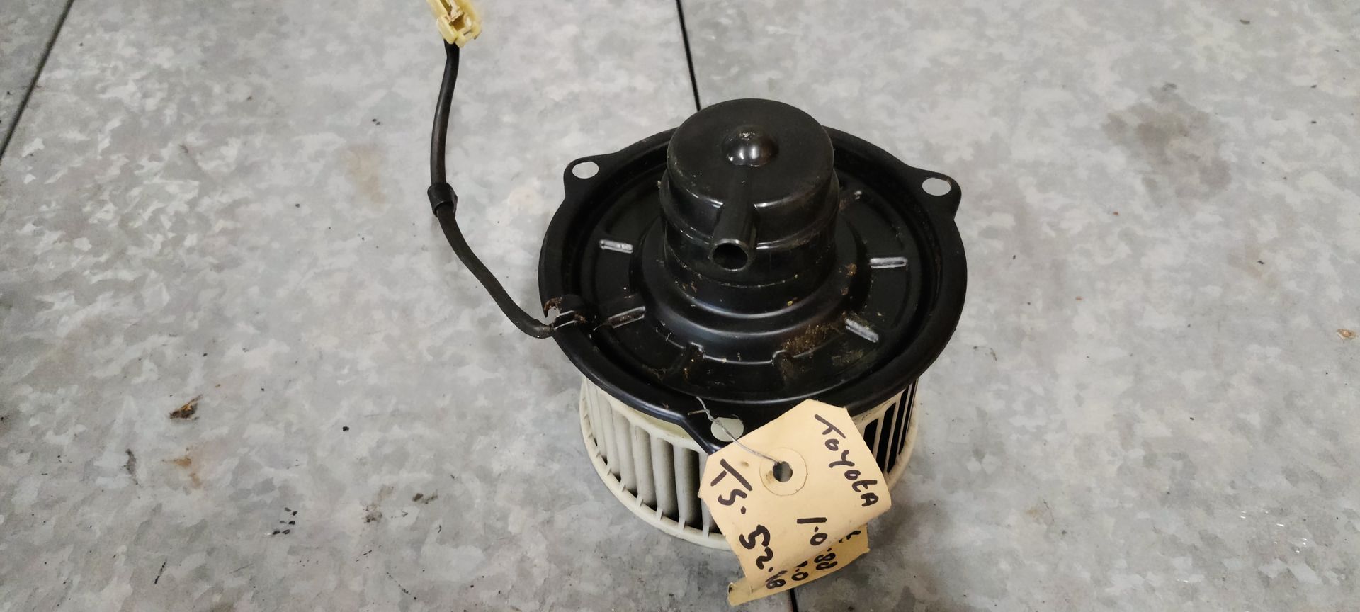 Kachelmotor bij Stegeman Car Parts in Exel bij Lochem .