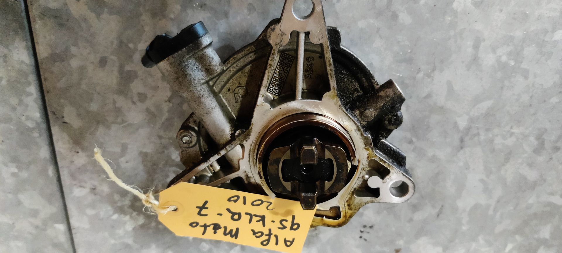 motoroliepomp voor Alfa, Nissan Almera, VW, onderdelen bij Stegeman Car Parts in Exel bij Lochem .