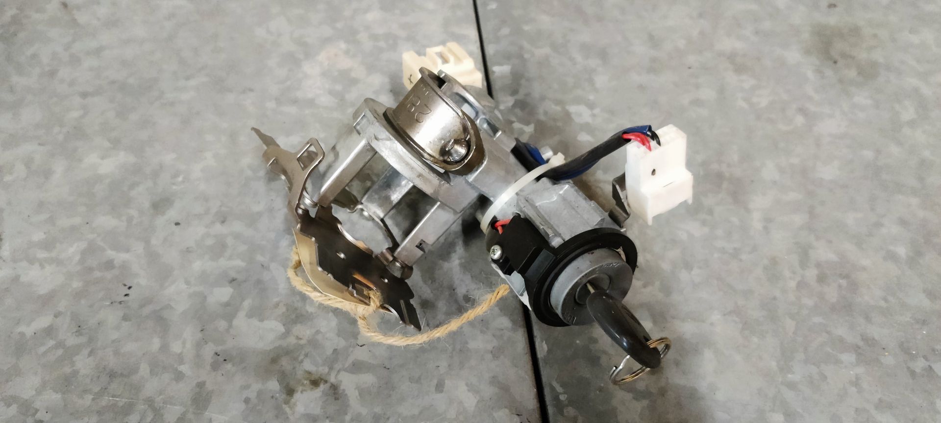 Daihatsu Cuore contactslot met sleutel