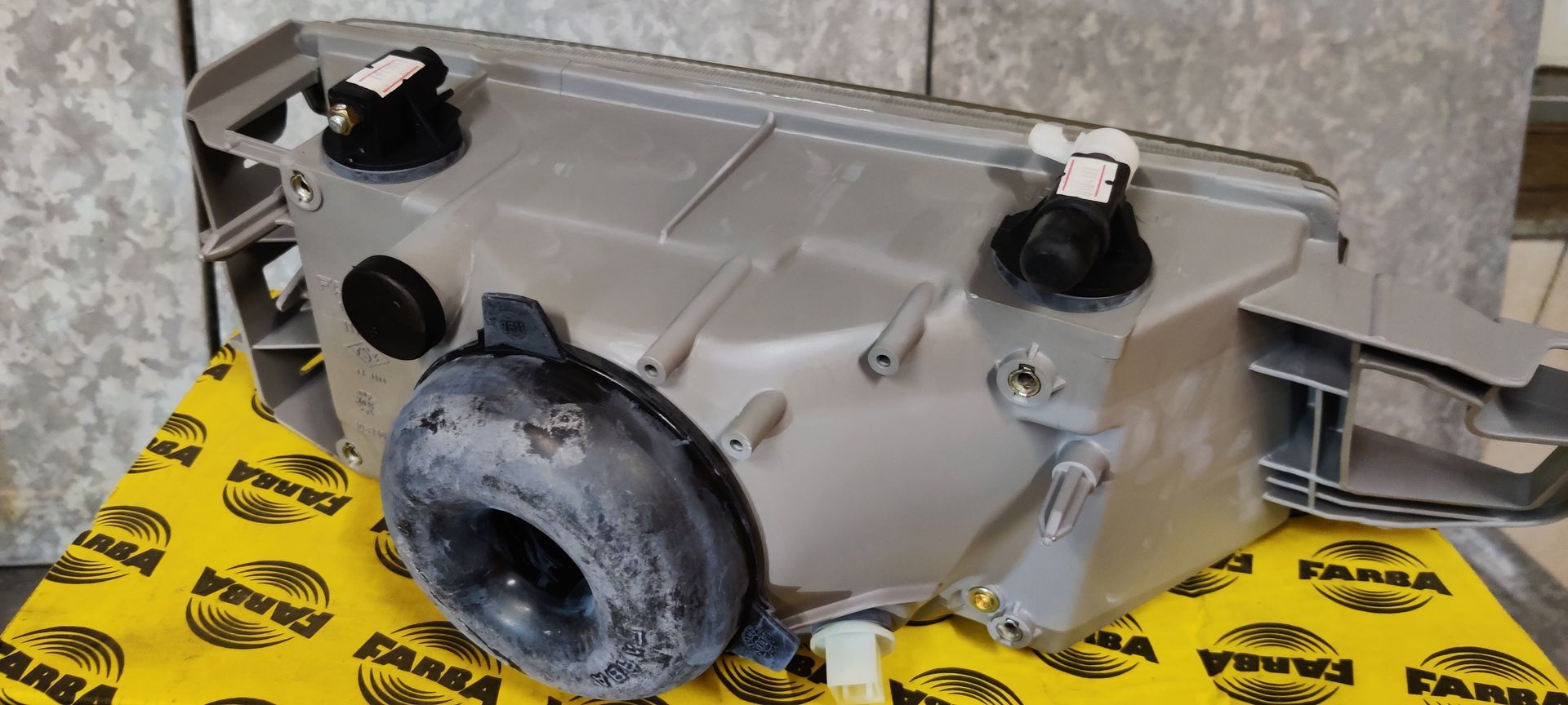 Nieuwe Fita Tempra linker koplamp bij Stegeman Carparts in Exel bij Lochem