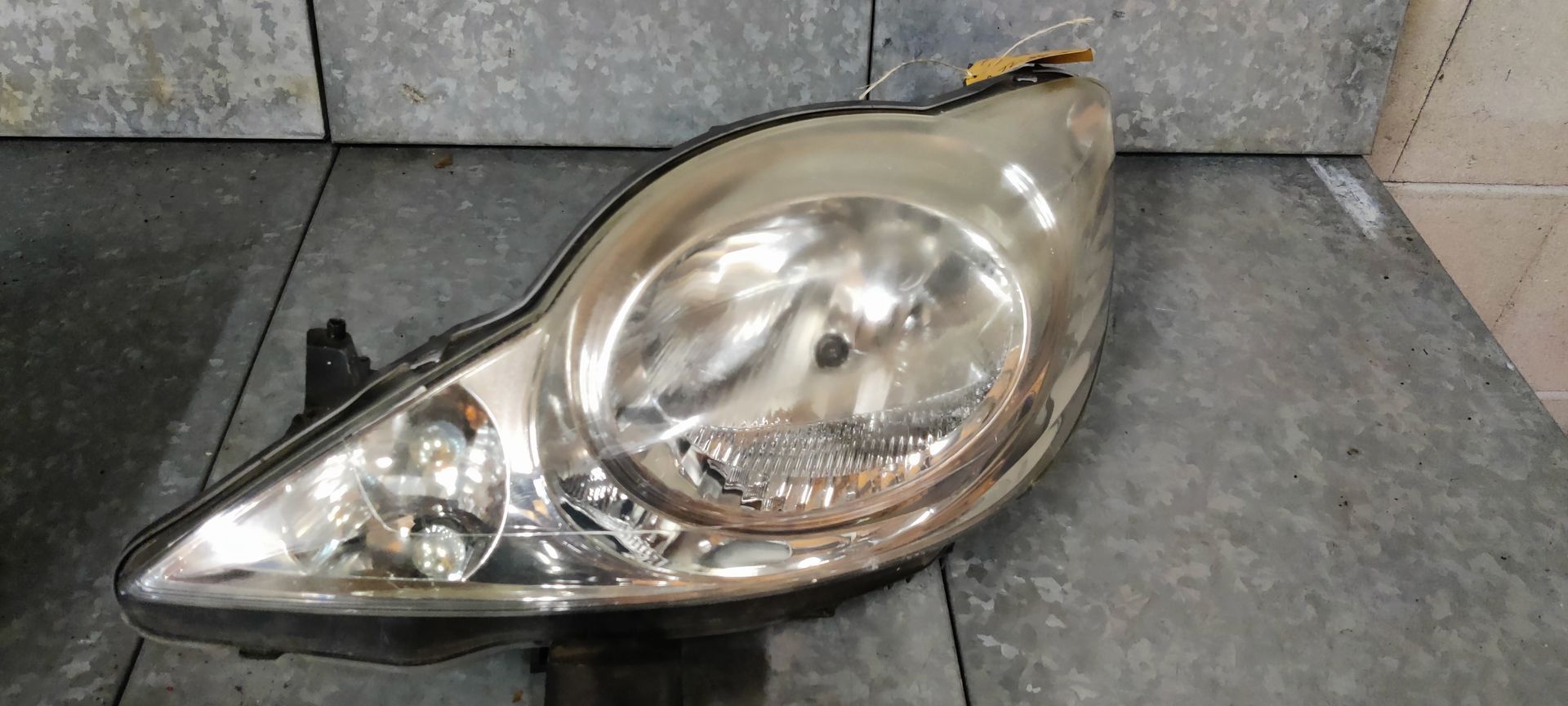 Peugeot 107 linker koplamp